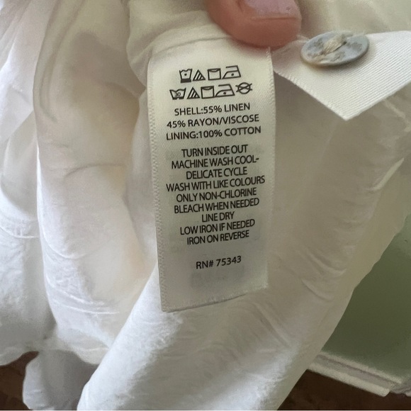 Elegant White Button-Down Dress - Picture 5 of 7